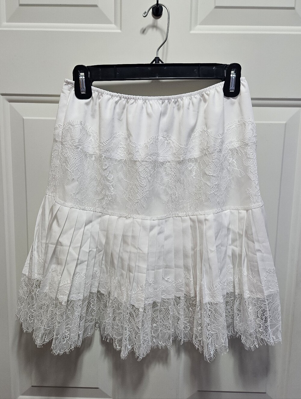 Y2K-Style Layered Lace Pleated Mini Slip Skirt